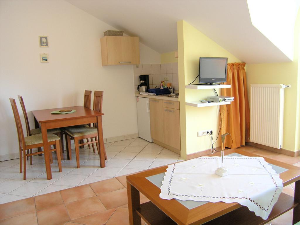 Apartments Kristina Krk Town Εξωτερικό φωτογραφία