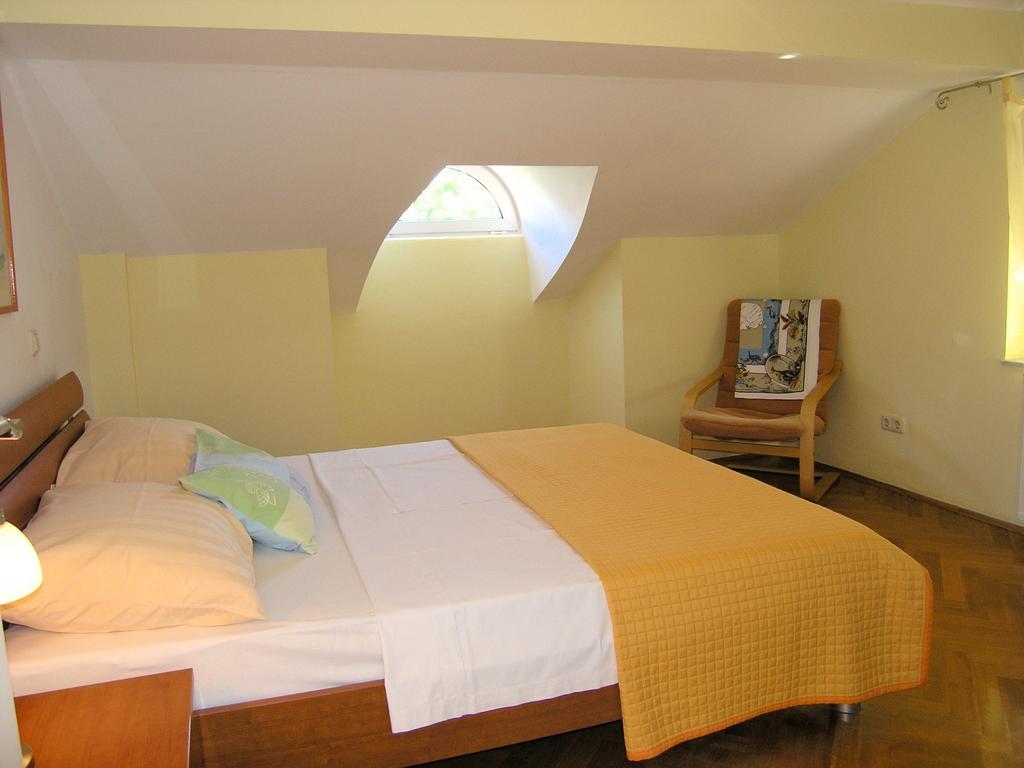 Apartments Kristina Krk Town Εξωτερικό φωτογραφία