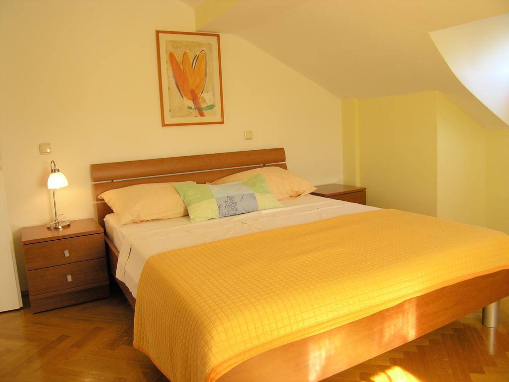 Apartments Kristina Krk Town Εξωτερικό φωτογραφία