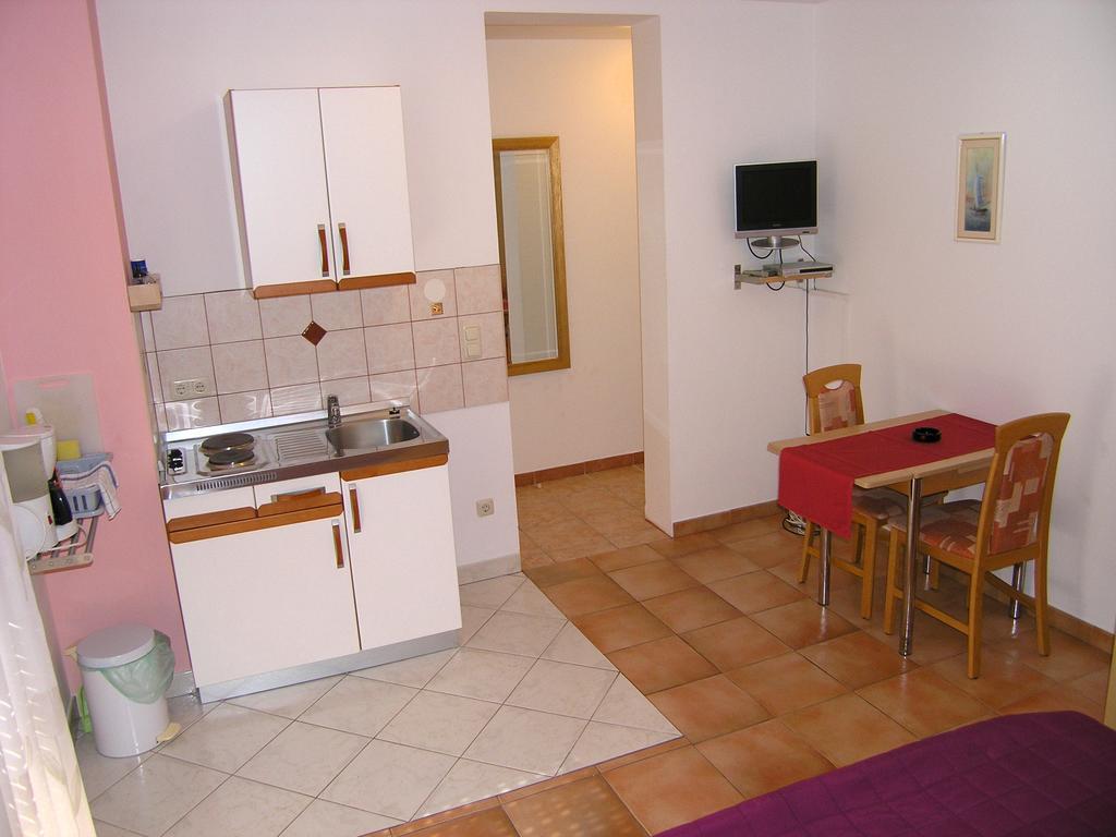 Apartments Kristina Krk Town Εξωτερικό φωτογραφία