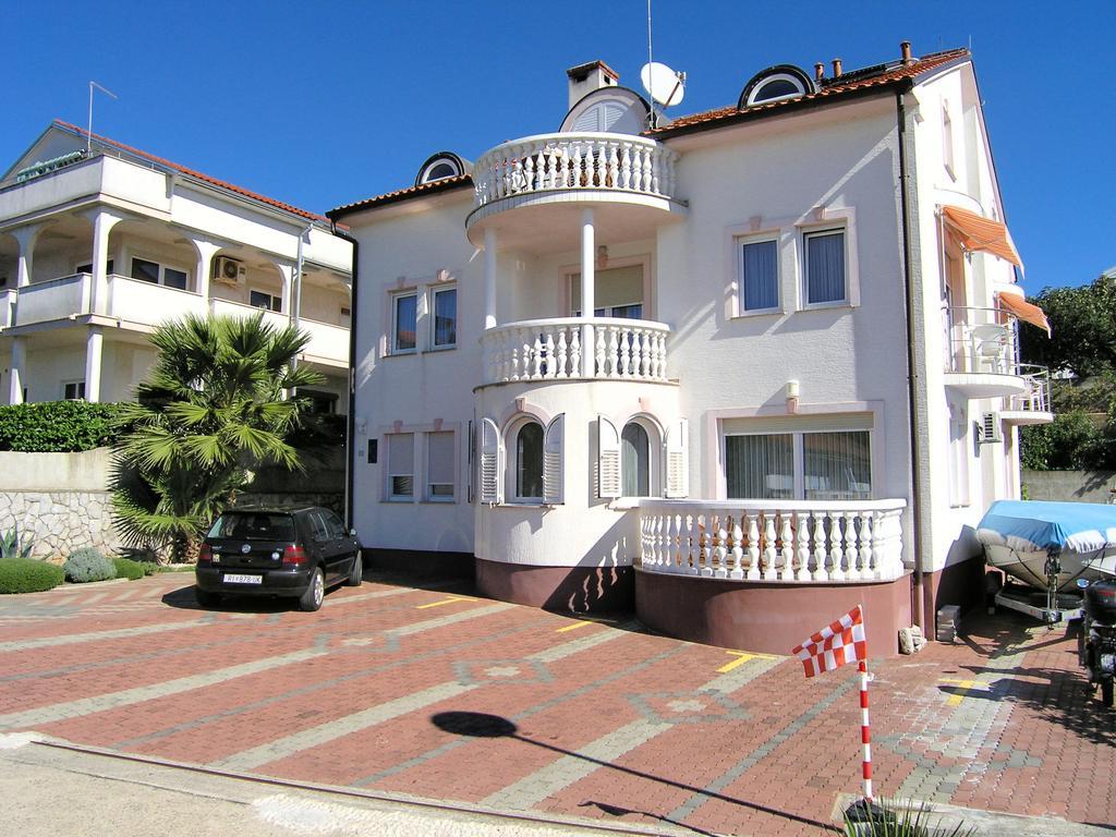 Apartments Kristina Krk Town Εξωτερικό φωτογραφία