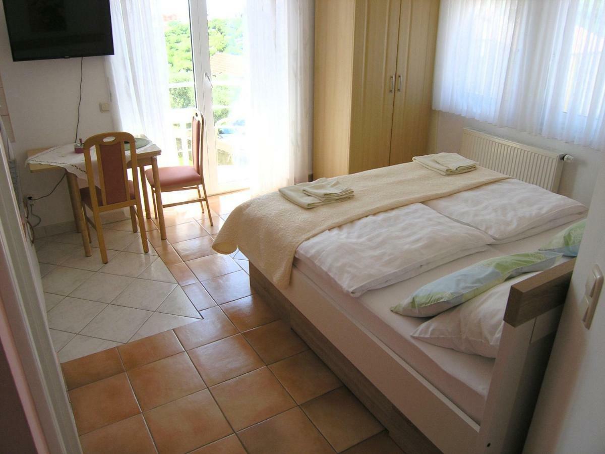 Apartments Kristina Krk Town Εξωτερικό φωτογραφία