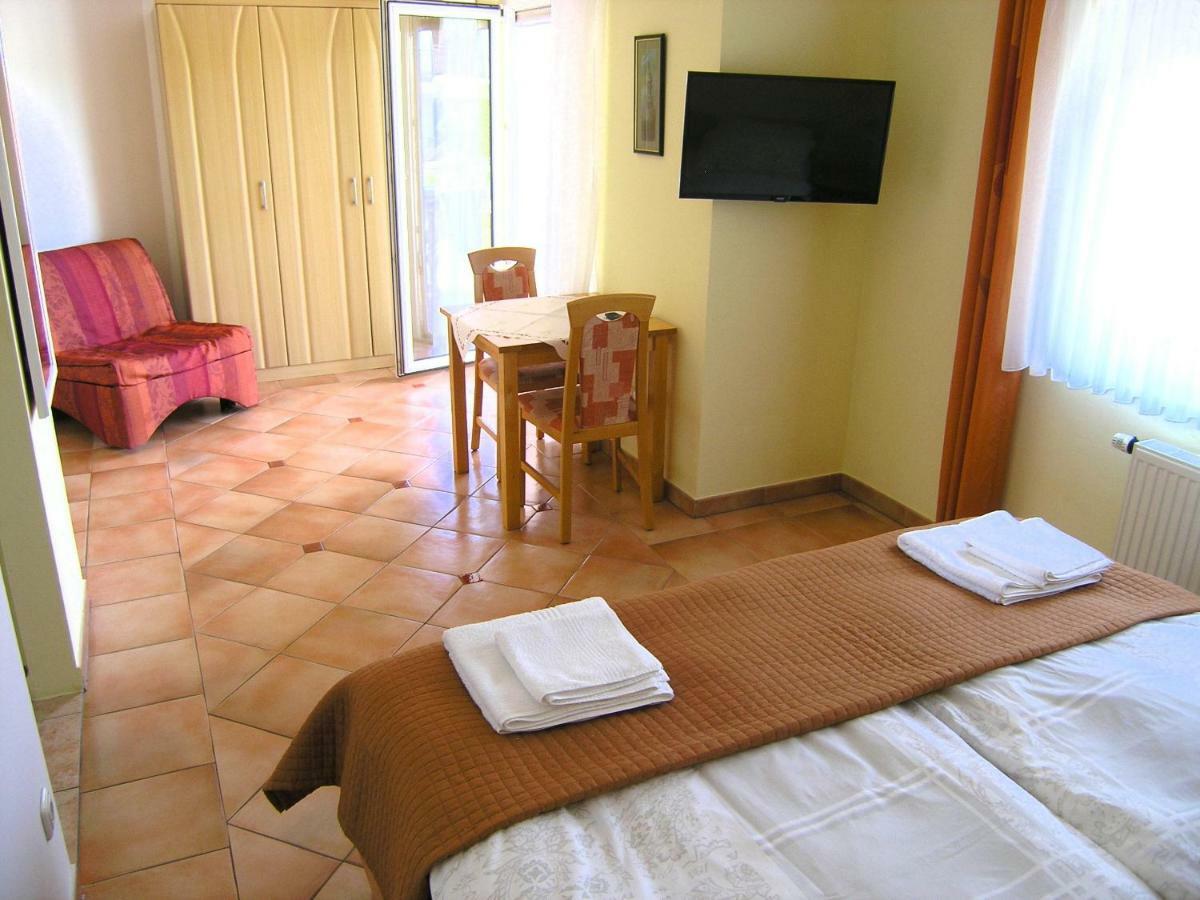 Apartments Kristina Krk Town Εξωτερικό φωτογραφία