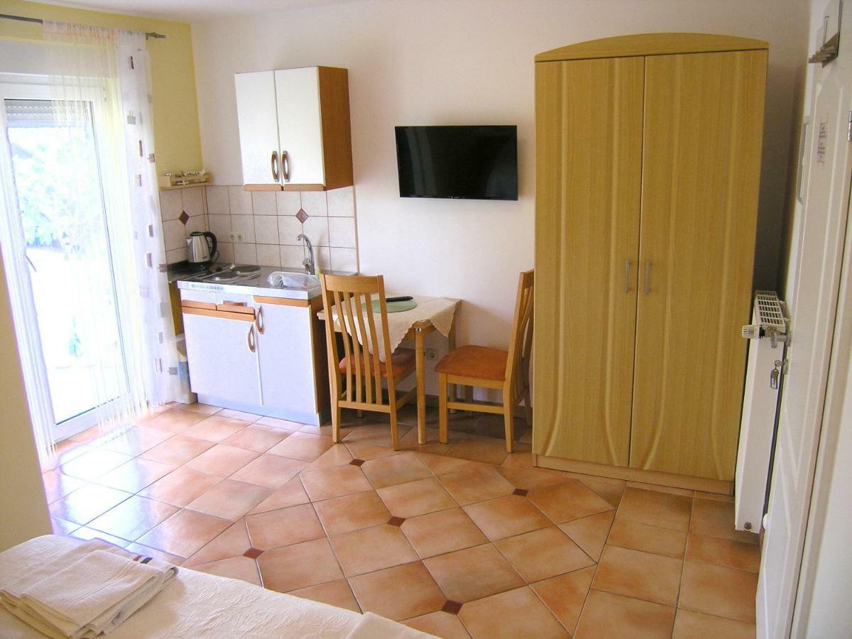 Apartments Kristina Krk Town Εξωτερικό φωτογραφία